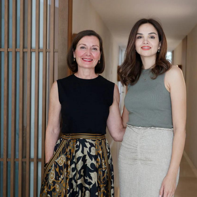 María Ángeles Ros, socia del despacho ERRE Arquitectura, y Laura Cubells, directora de Clínica Alejandría.